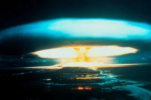 Amerikanischer Atombomben-Test über dem Bikini-Atoll im Pazifik 1954. Hulton / Getty