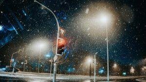 2560x1440-traffic-light-snow-pillar_1574939512