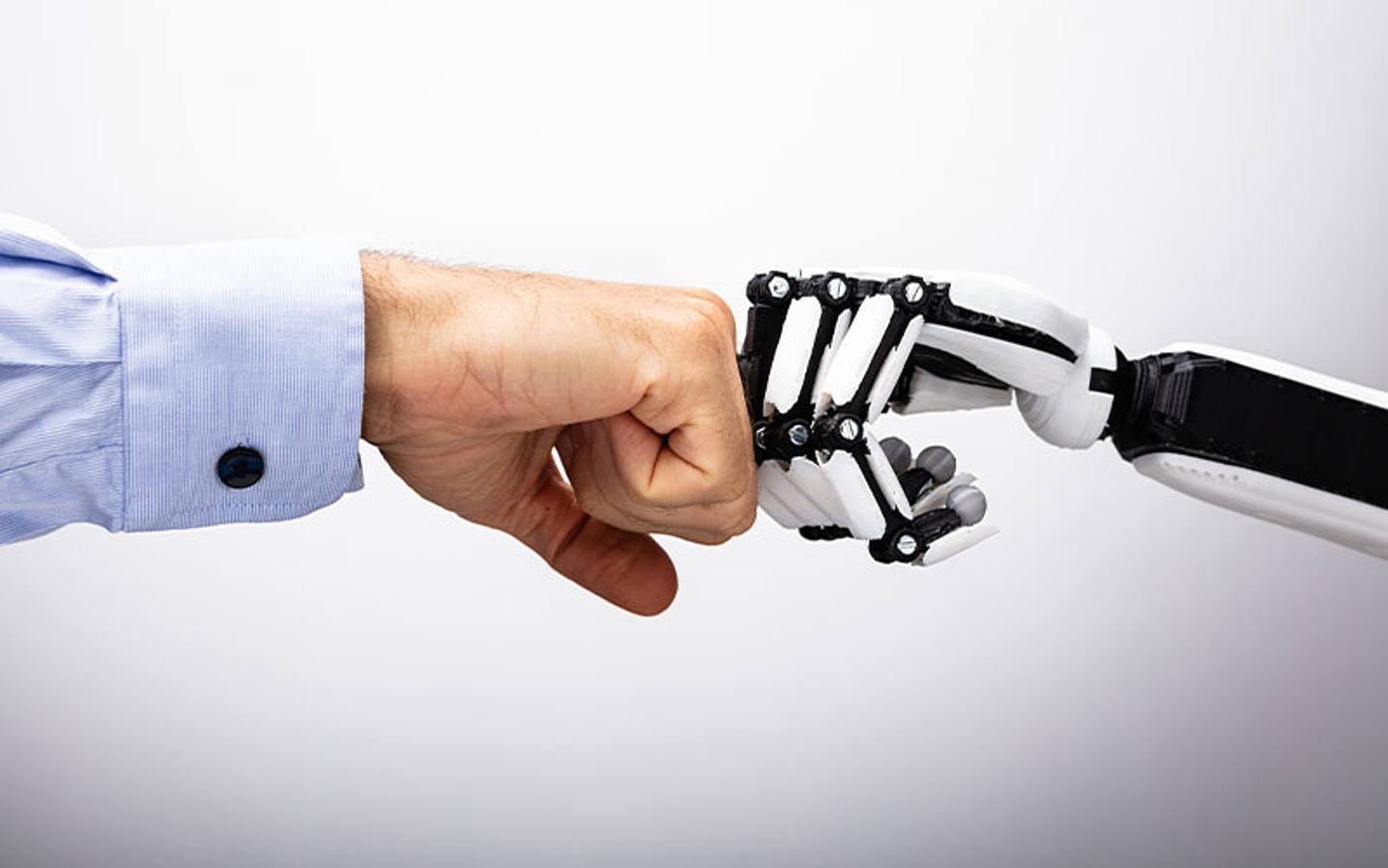 csm_a-mensch-roboter-faust_gi_istock-1